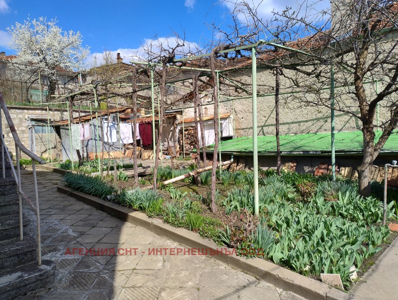 Продава ЕТАЖ ОТ КЪЩА, гр. Шумен, Томбул джамия, снимка 2 - Етаж от къща - 53428471