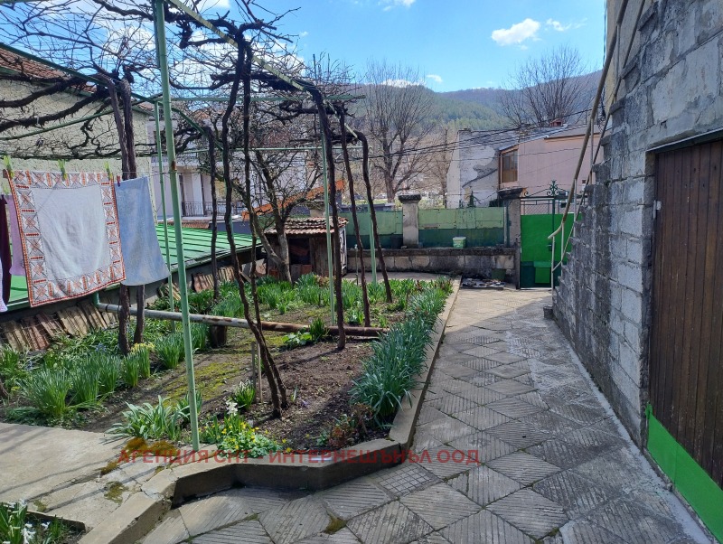 Продава ЕТАЖ ОТ КЪЩА, гр. Шумен, Томбул джамия, снимка 3 - Етаж от къща - 53428471