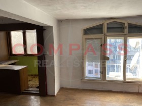 1 dormitorio Zimno kino Trakiya, Varna 3