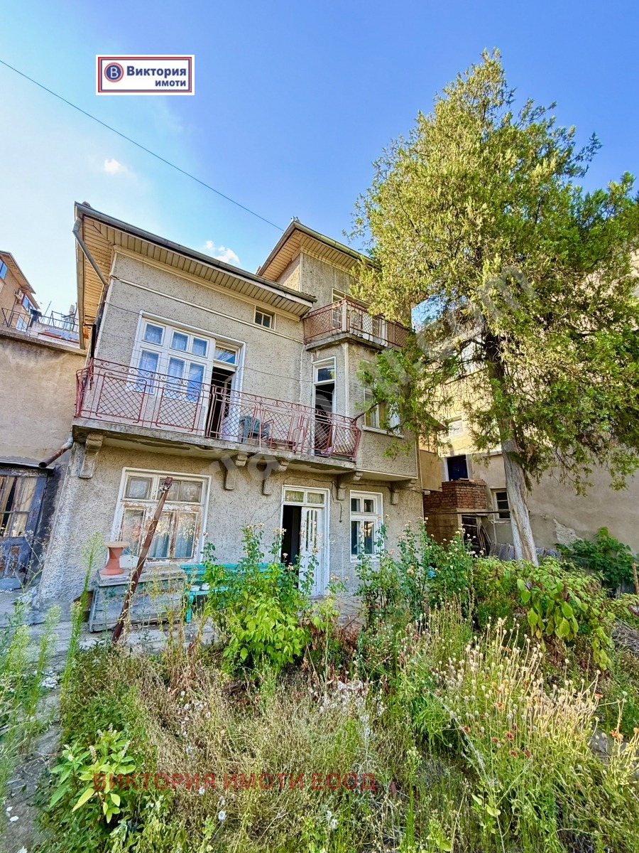 Продава КЪЩА, гр. Велико Търново, Център, снимка 2 - Къщи - 51325496