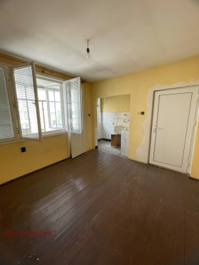 House Floor Tsentar, Targovishte 1