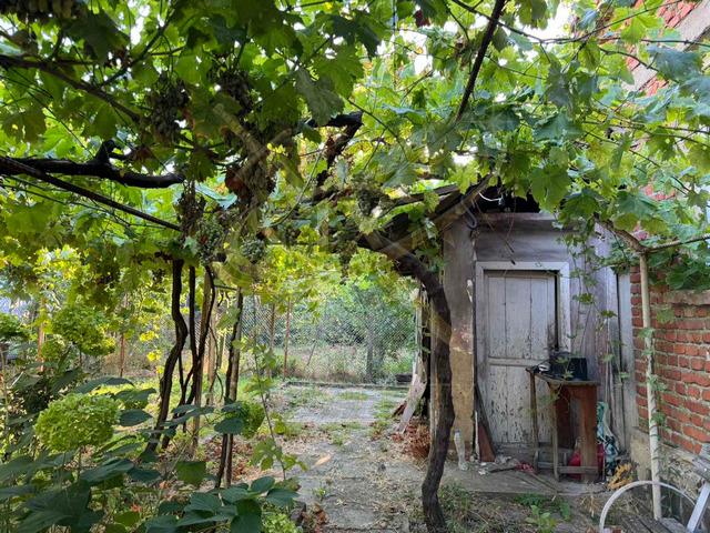 Продава КЪЩА, гр. Карнобат, област Бургас, снимка 15 - Къщи - 55524825
