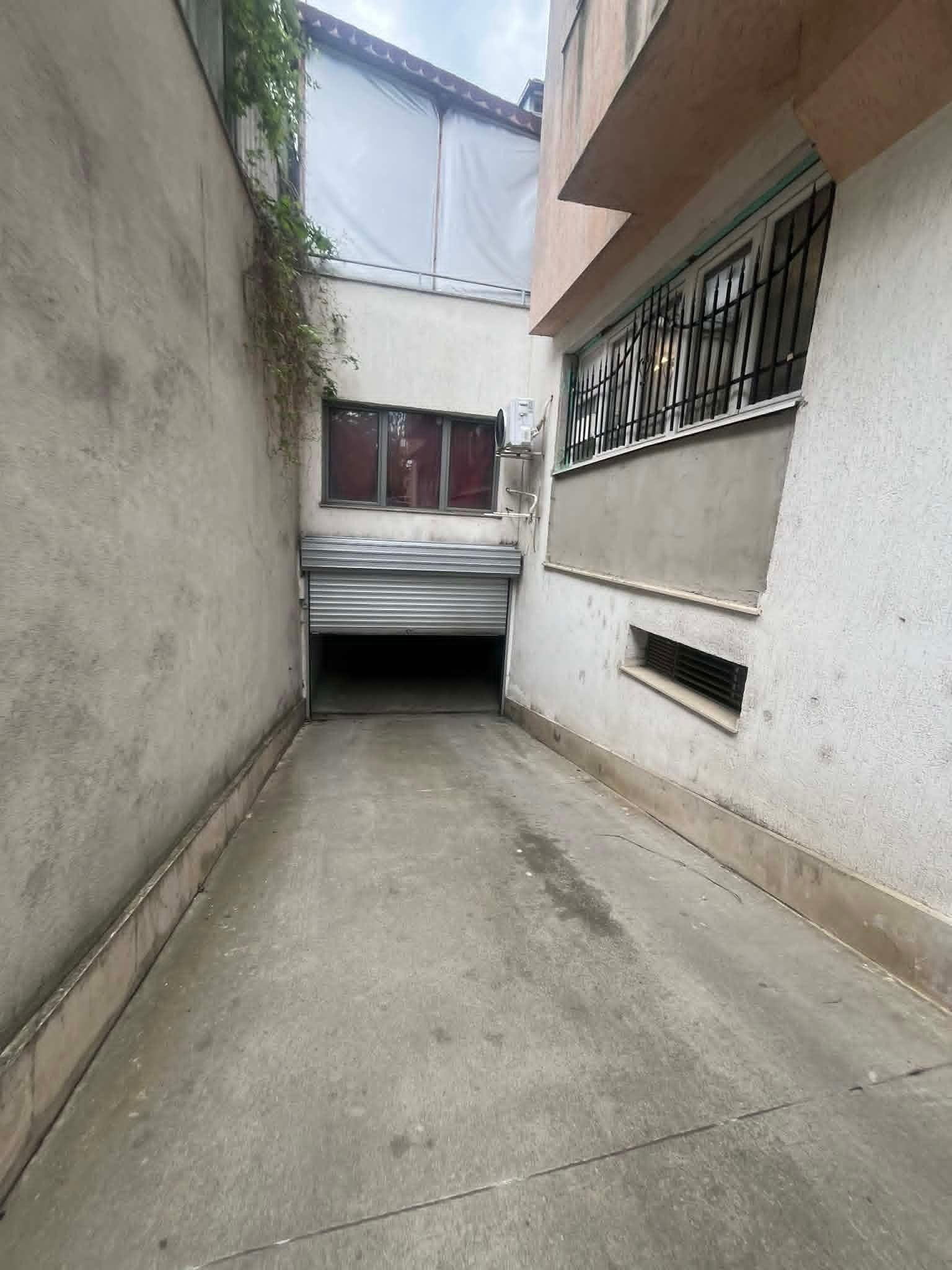 Продава ГАРАЖ, ПАРКОМЯСТО, гр. София, Център, снимка 4 - Гаражи и паркоместа - 54614512