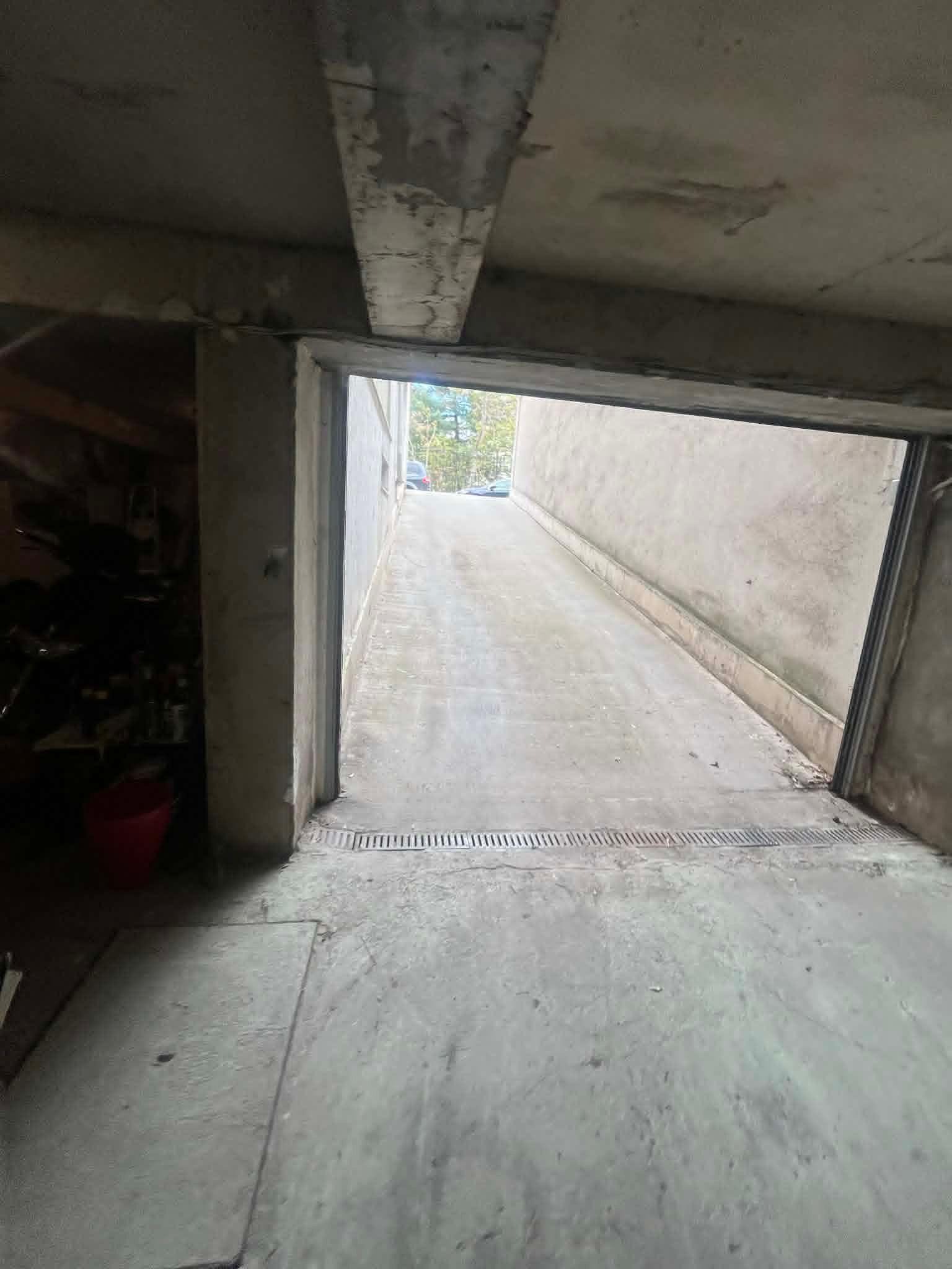 Продава ГАРАЖ, ПАРКОМЯСТО, гр. София, Център, снимка 3 - Гаражи и паркоместа - 54614512