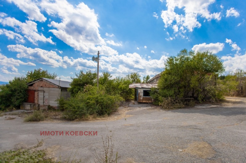 Продава  Пром. помещение област София , гр. Сливница , 3000 кв.м | 27408388 - изображение [2]