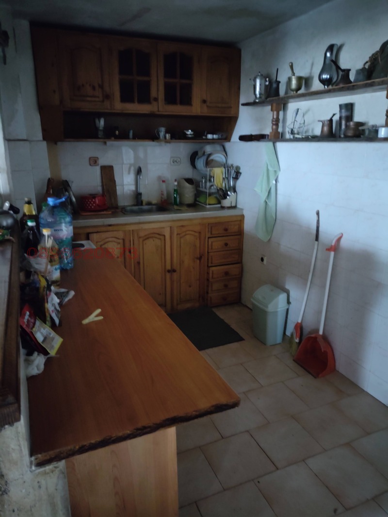 Продава  Къща област Разград , с. Малък Поровец , 360 кв.м | 10082969 - изображение [4]
