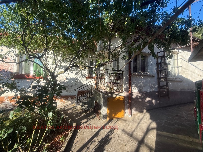 Продава КЪЩА, област Кюстендил, гр. Дупница • 80000 лв. / 40903.35 € • 37037096 1