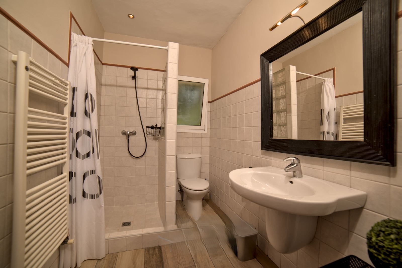 Продава ВИЛА, гр. Пловдив, Център, снимка 10 - Вили - 54343865