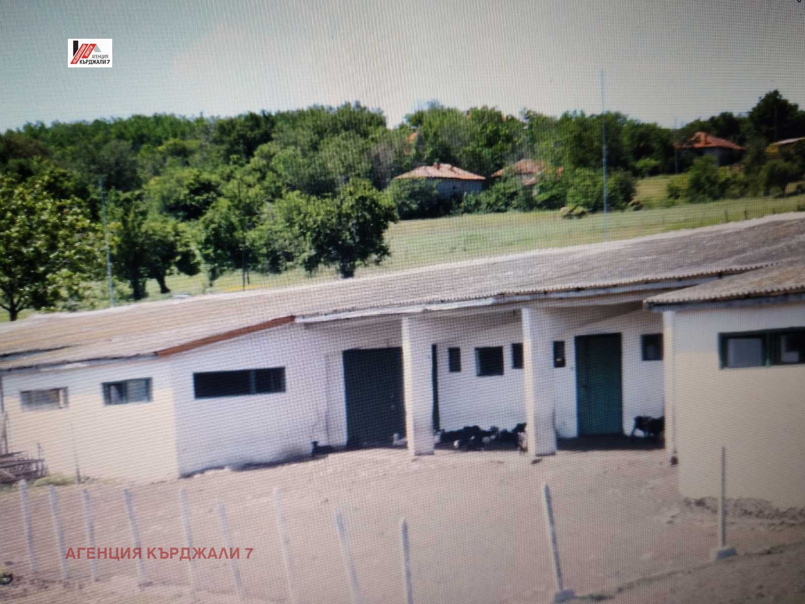 Продава ПРОМ. ПОМЕЩЕНИЕ, с. Соколяне, област Кърджали, снимка 4 - Производствени сгради - 54119025