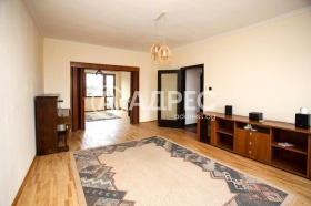 Продава 3-стаен град София Докторски паметник - [1] 