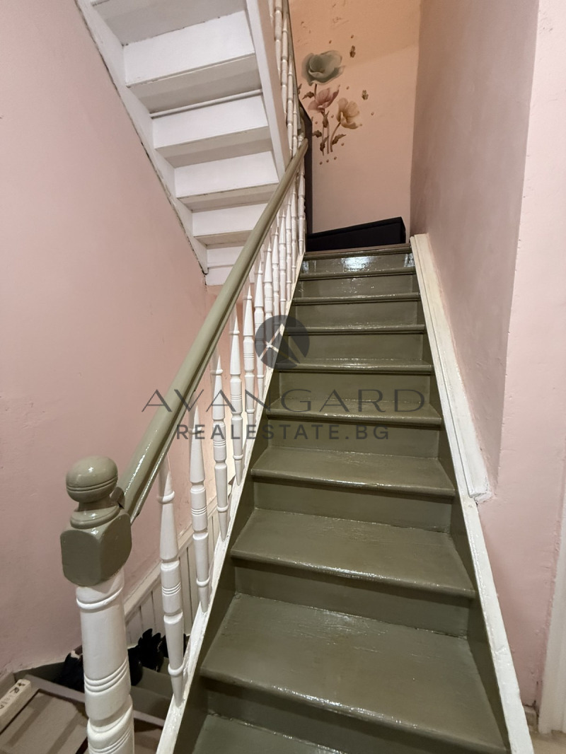 Продава ЕТАЖ ОТ КЪЩА, гр. Пловдив, Център, снимка 6 - Етаж от къща - 53465897