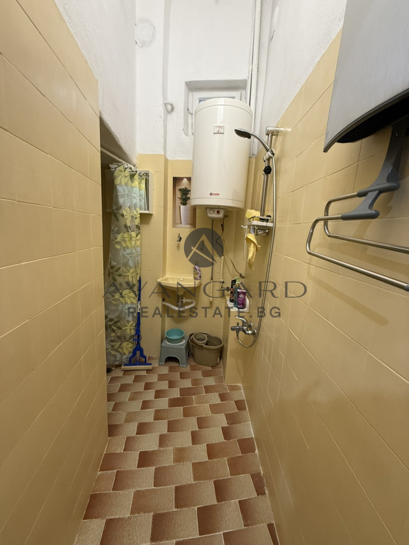 Продава ЕТАЖ ОТ КЪЩА, гр. Пловдив, Център, снимка 9 - Етаж от къща - 53465897