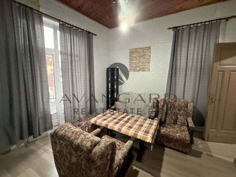 Продава ЕТАЖ ОТ КЪЩА, гр. Пловдив, Център, снимка 2 - Етаж от къща - 53465897