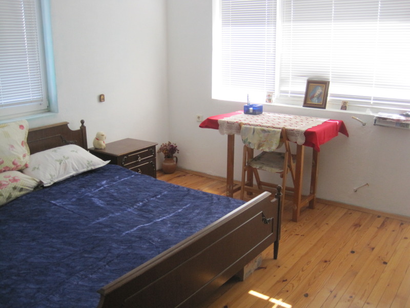 Продава ЕТАЖ ОТ КЪЩА в област Пловдив, с. Първенец - 219 кв.м / 195 000 € » 381 386.85 лв., СУАН