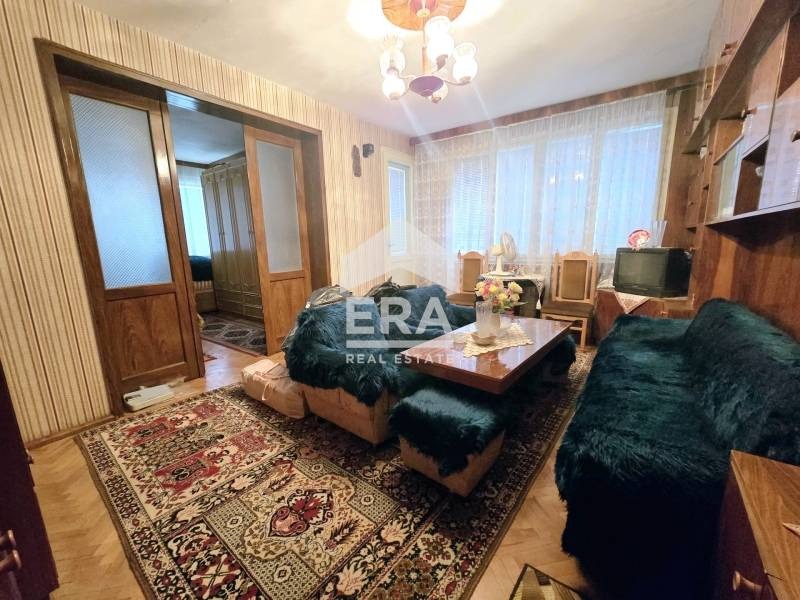 Продава МНОГОСТАЕН, гр. Велико Търново, Център, снимка 2 - Апартаменти - 52659433