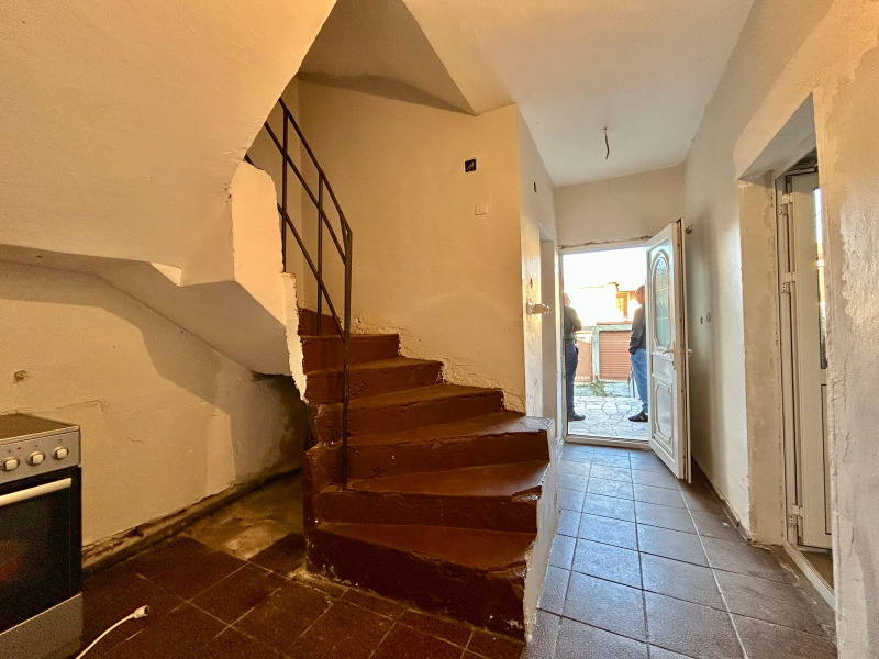 Продава КЪЩА, гр. София, Факултета, снимка 4 - Къщи - 52119967