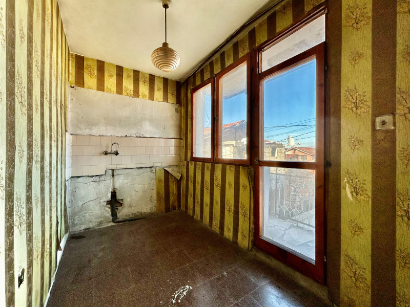 Продава КЪЩА, гр. София, Факултета, снимка 9 - Къщи - 52119967