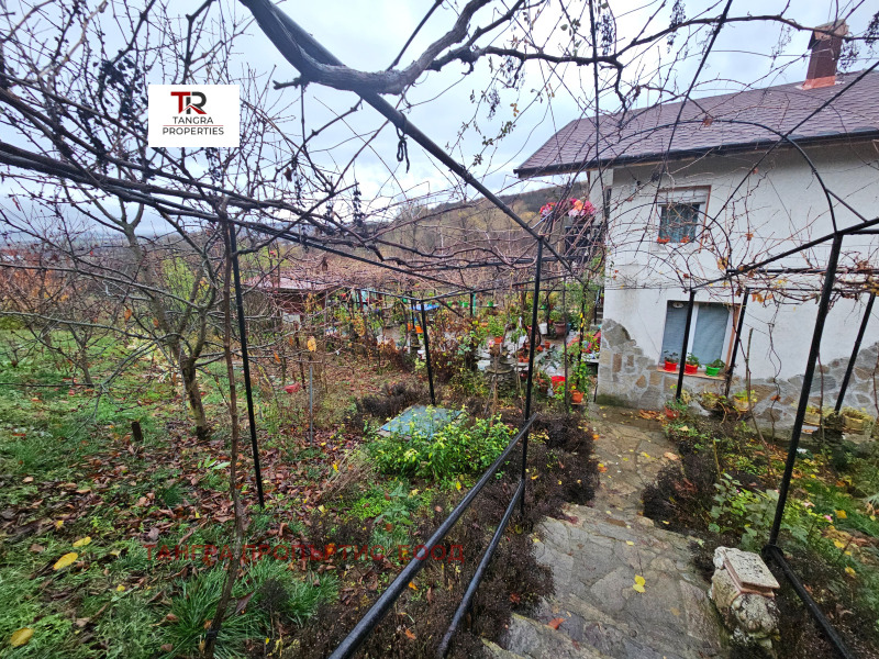 Продава КЪЩА, с. Борнарево, област Перник, снимка 2 - Къщи - 52470674