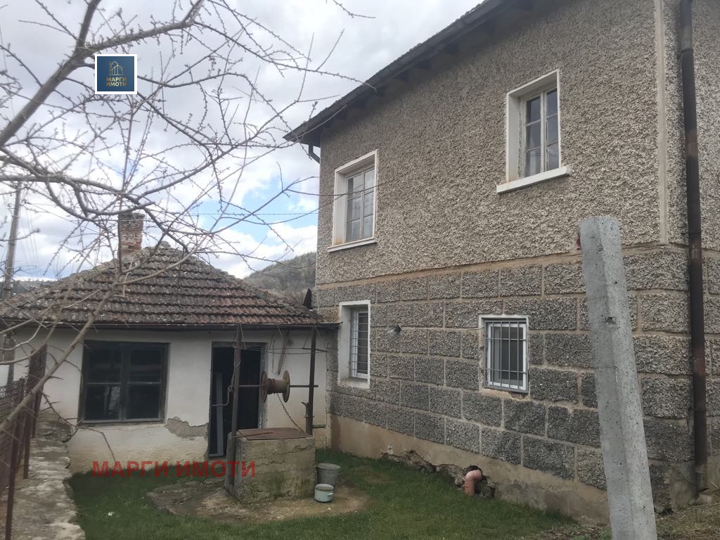 Продава КЪЩА, с. Голема Раковица, област София област, снимка 2 - Къщи - 53702110