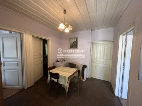 Продава етаж от къща град Пловдив Център - [1] 