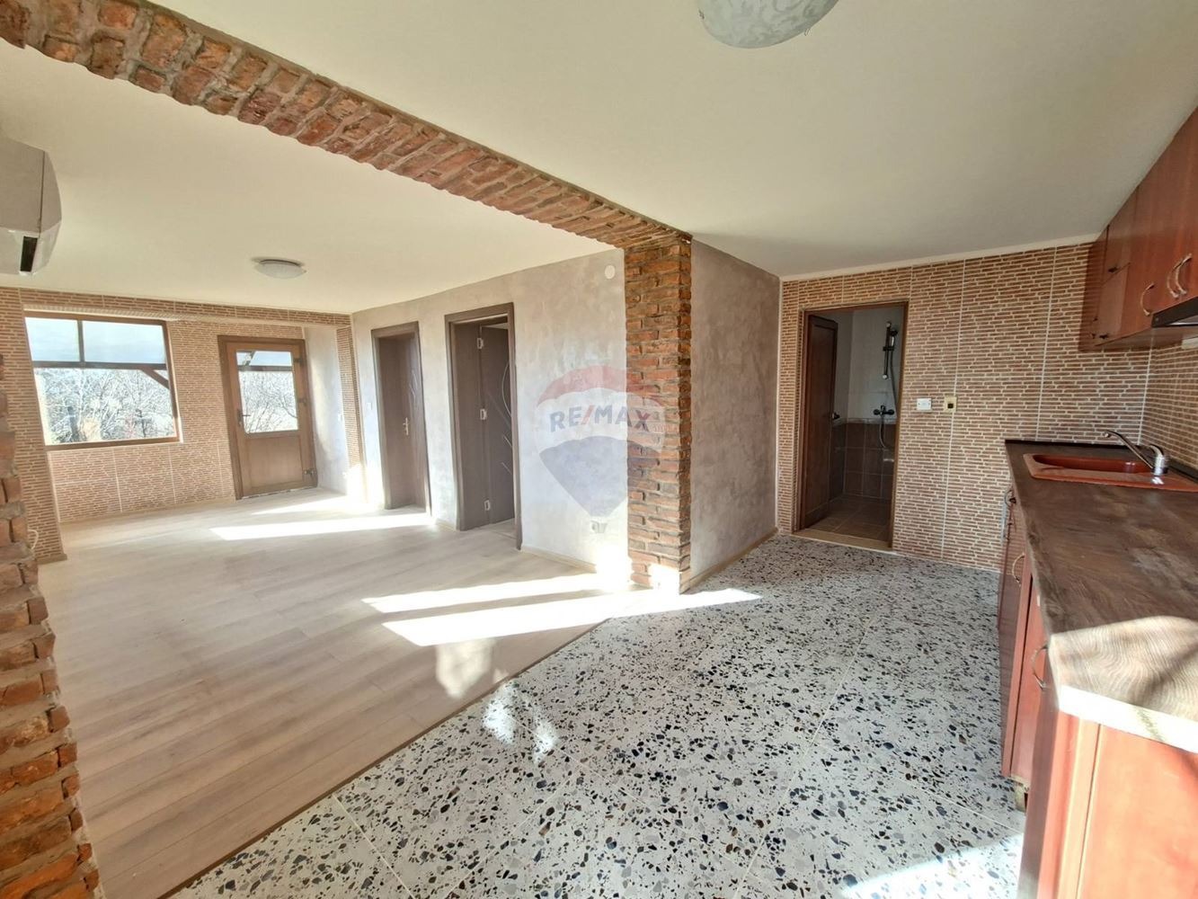 Продава КЪЩА, с. Осеново, област Варна, снимка 3 - Къщи - 53633640