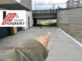 ГАРАЖ, ПАРКОМЯСТО, 13 m2