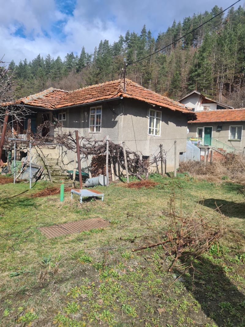 Продава ПАРЦЕЛ в град София, с. Долни Пасарел - 350 кв.м / 110 000 € » 215 141.30 лв., МЕТРОПОЛИТЪН ЕСТЕЙТС