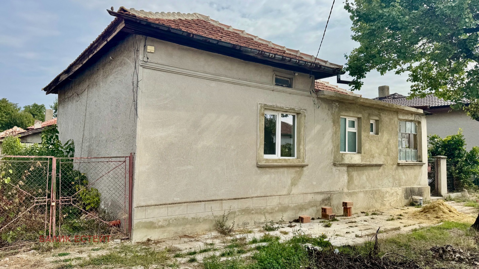 Продава КЪЩА, гр. Генерал Тошево, област Добрич, снимка 2 - Къщи - 51946025
