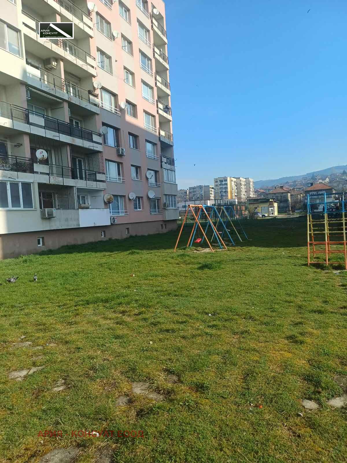 Продава 2-СТАЕН, гр. Радомир, област Перник, снимка 2 - Апартаменти - 54287934