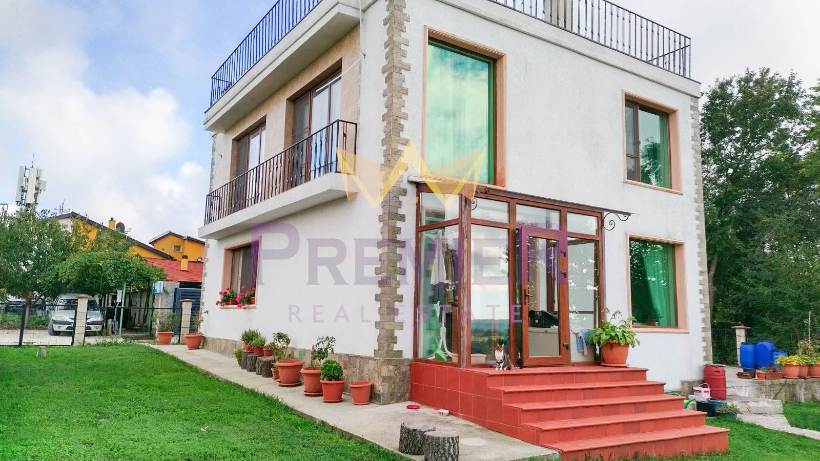 Продава КЪЩА, гр. Варна, м-т Перчемлията