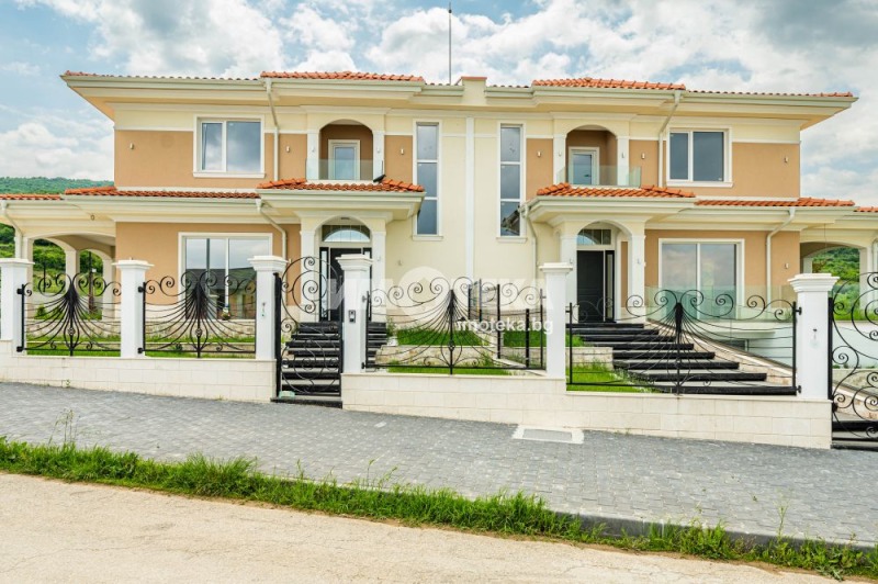 Продава КЪЩА, с. Марково, област Пловдив, снимка 1 - Къщи - 46242468