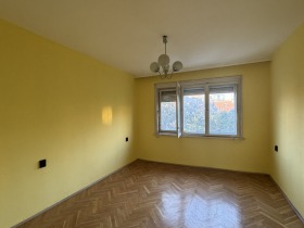 Продава 4-стаен