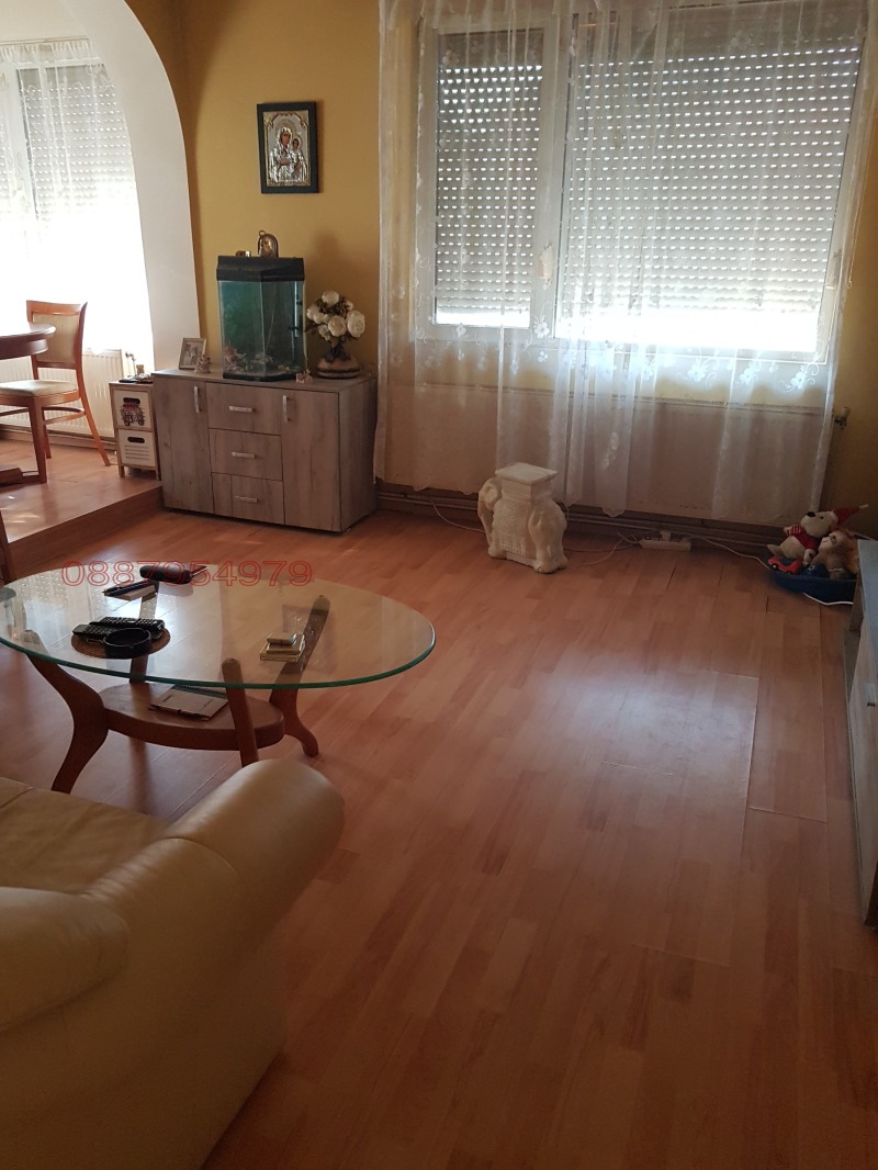 Продава ЕТАЖ ОТ КЪЩА, гр. Силистра, Център, снимка 6 - Етаж от къща - 52784423