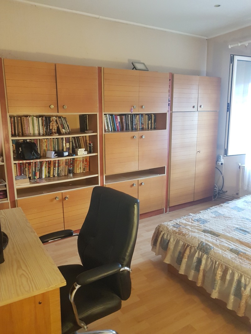 Продава ЕТАЖ ОТ КЪЩА, гр. Силистра, Център, снимка 4 - Етаж от къща - 52784423