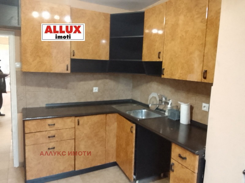 Продава 3-СТАЕН, гр. Русе, Възраждане, снимка 2 - Апартаменти - 53357263