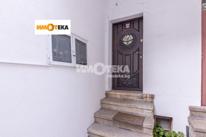 Продава ЕТАЖ ОТ КЪЩА, гр. Варна, Център, снимка 8 - Етаж от къща - 48142196