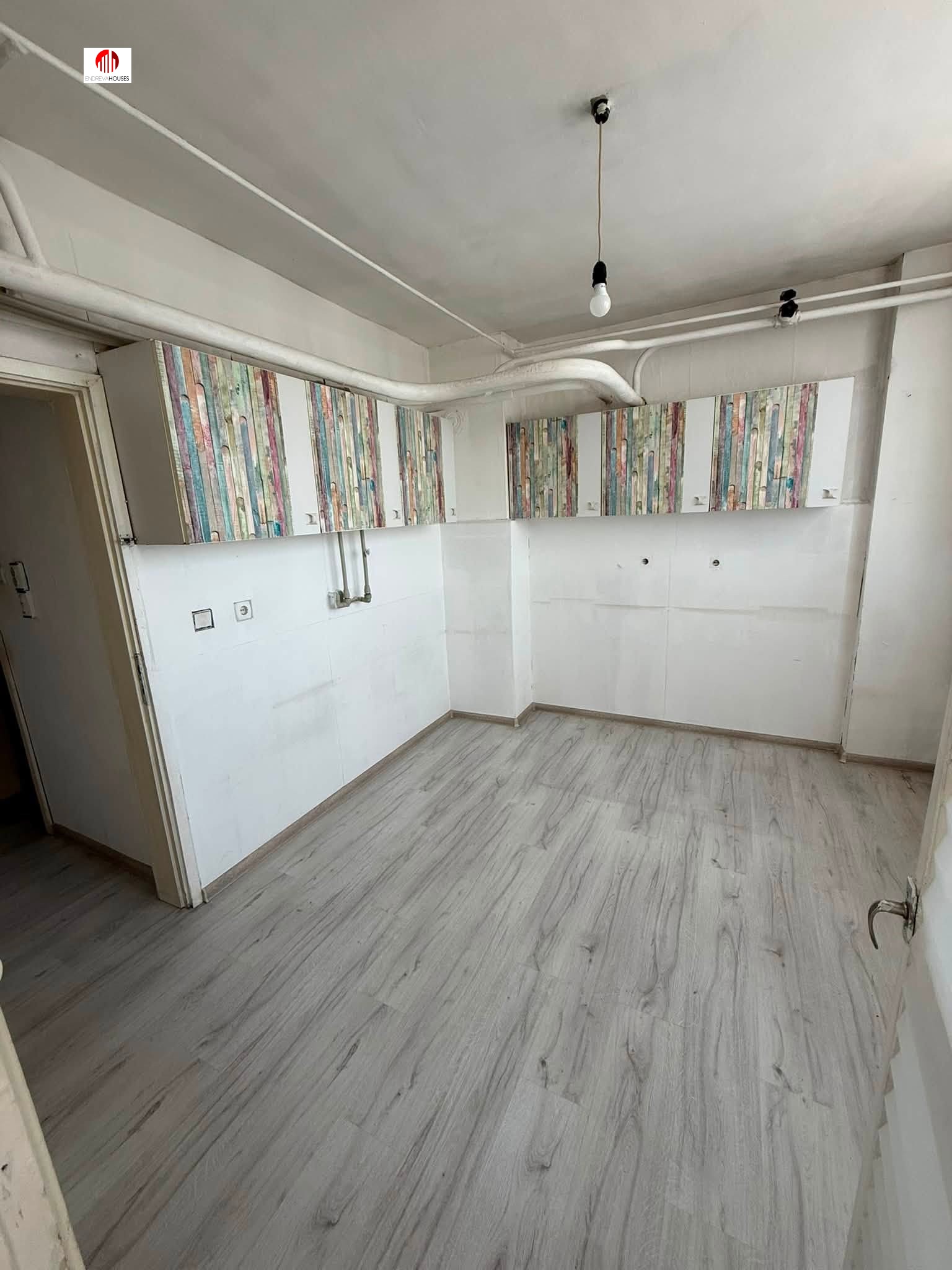 Продава АТЕЛИЕ, ТАВАН, гр. София, Зона Б-19, снимка 2 - Апартаменти - 56033028