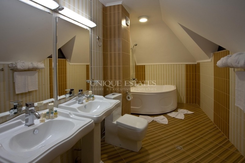 Продава ХОТЕЛ, гр. Хисаря, област Пловдив, снимка 6 - Хотели - 52475970