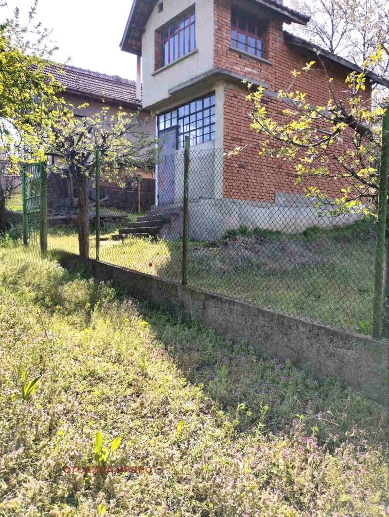 Продава ВИЛА, гр. Русе, Долапите, снимка 2 - Вили - 52836156