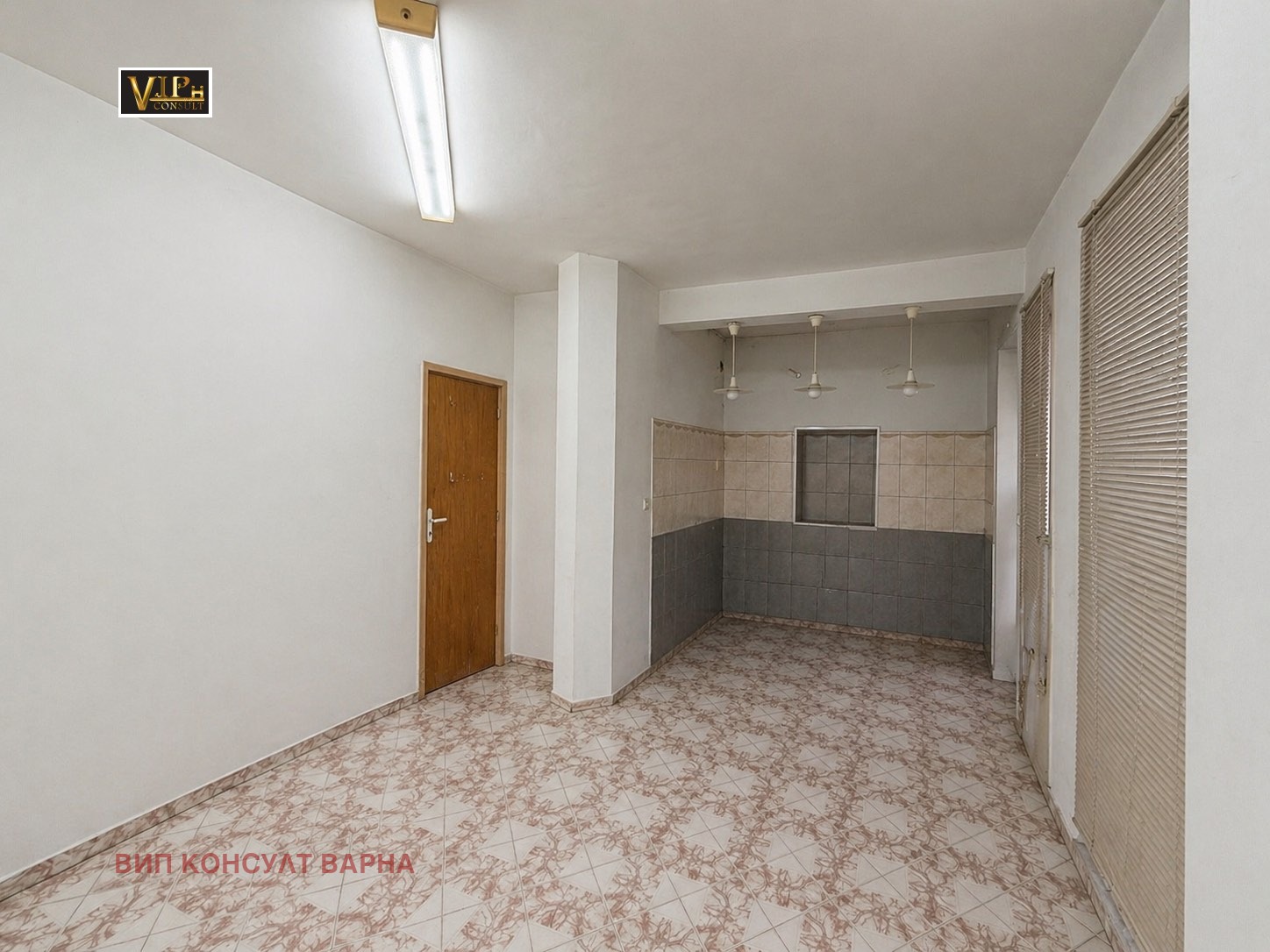 Продава МАГАЗИН, гр. Варна, Колхозен пазар, снимка 3 - Магазини - 54362609