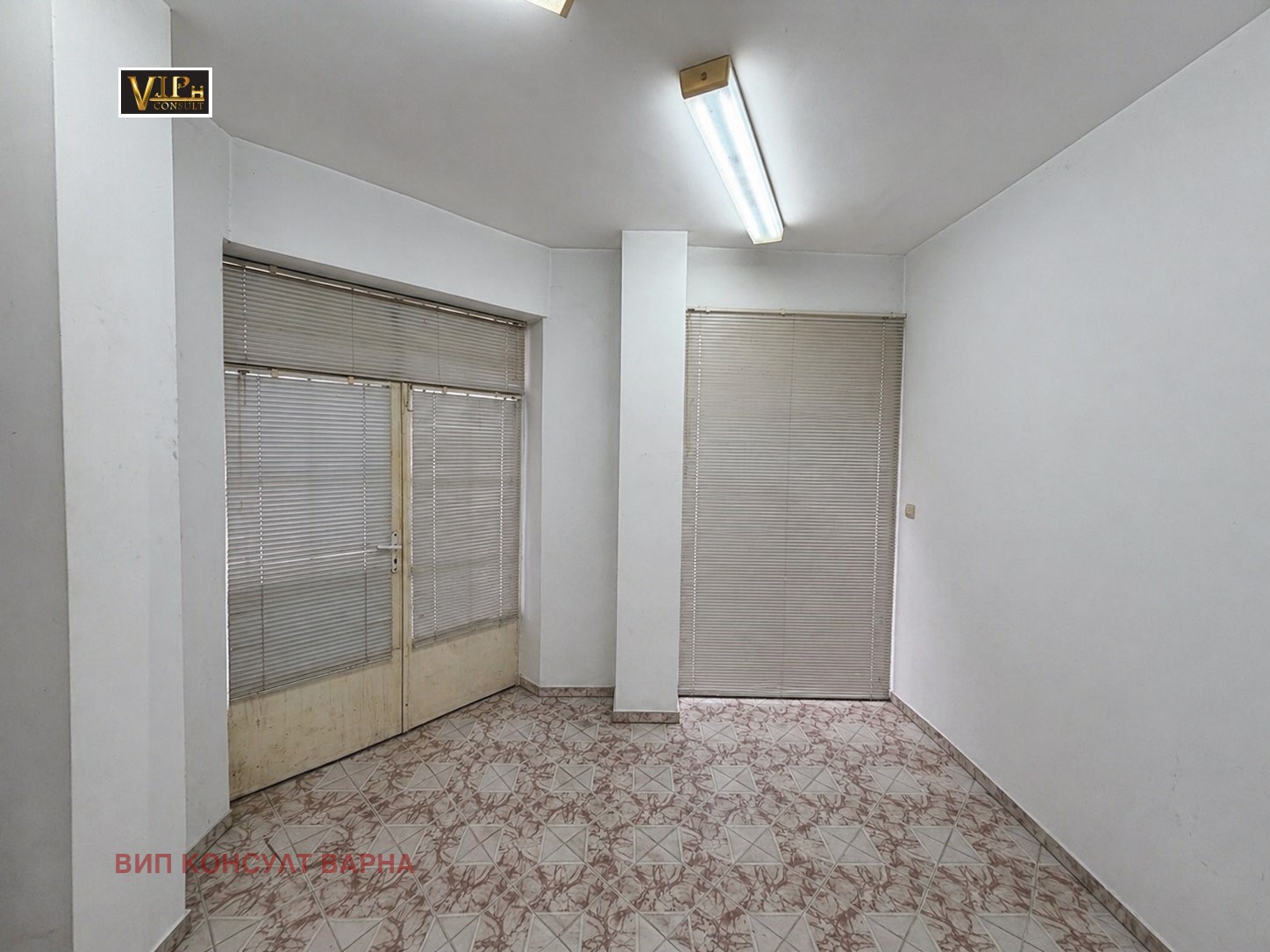 Продава МАГАЗИН, гр. Варна, Колхозен пазар, снимка 2 - Магазини - 54362609