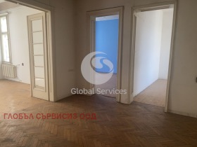 3+ chambres Tsentar, Sofia 1