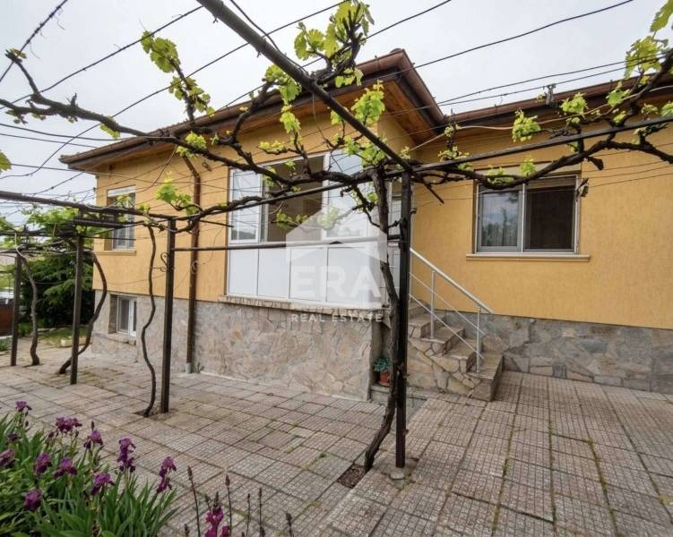 Продава КЪЩА, гр. Хасково, Република
