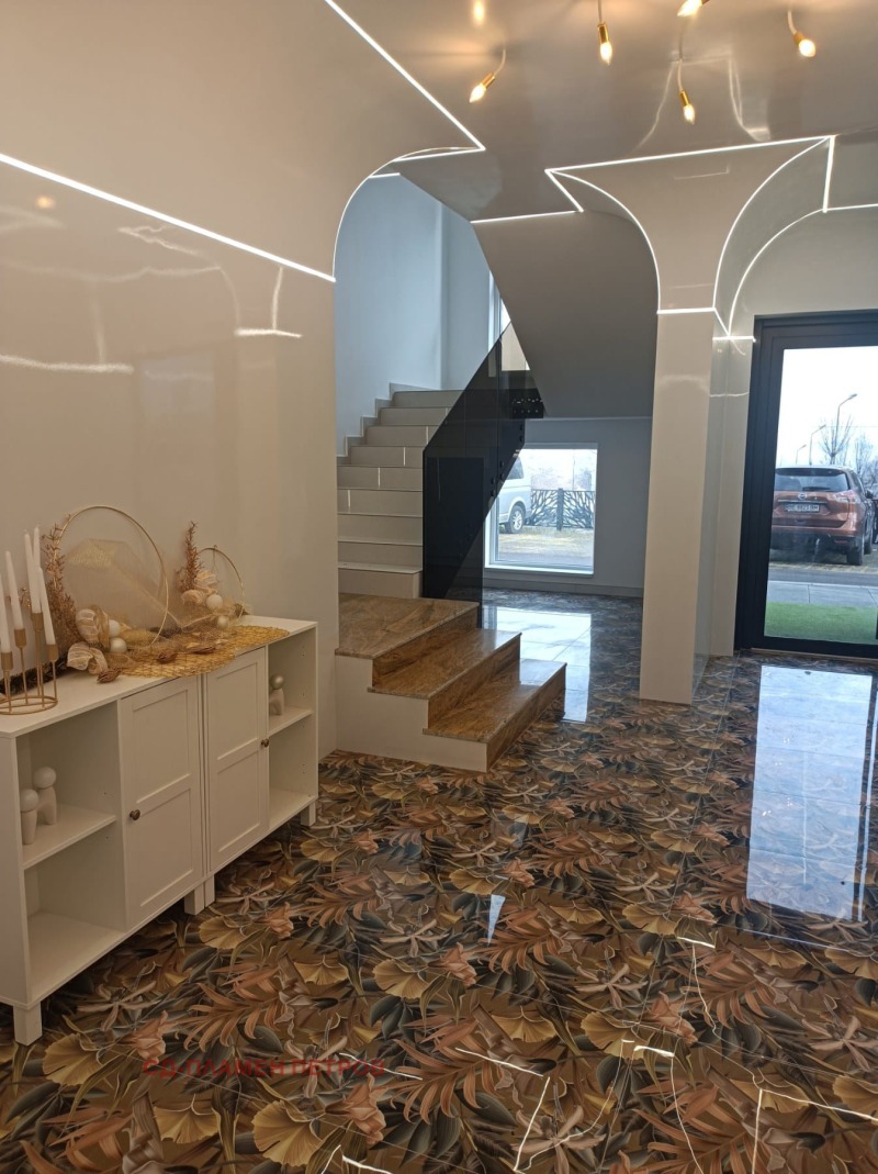 Продава  3-стаен град Шумен , Боян Българанов 1 , 90 кв.м | 10997036 - изображение [2]