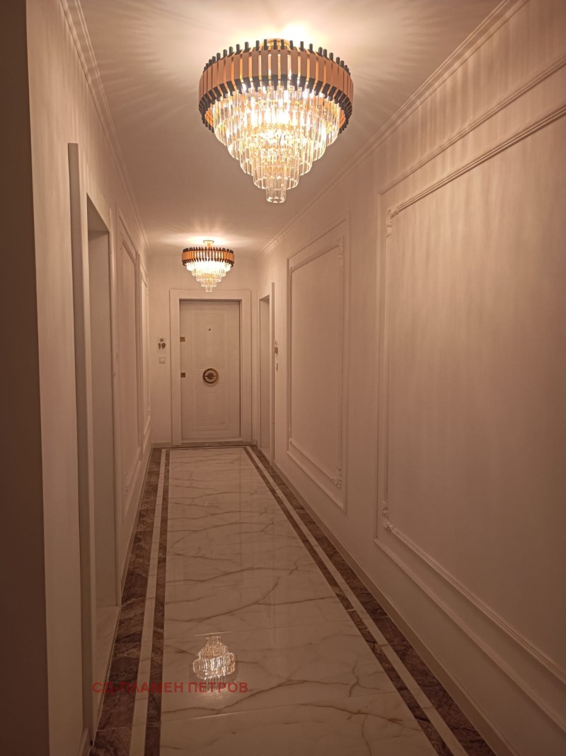 Продава  3-стаен град Шумен , Боян Българанов 1 , 90 кв.м | 10997036