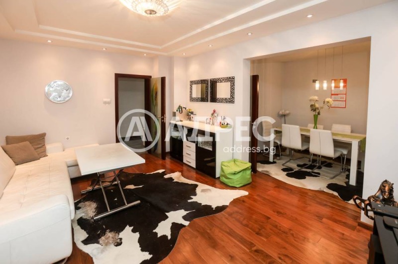 Продава 3-СТАЕН, гр. София, Център, снимка 3 - Апартаменти - 53451382