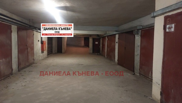 Продава ГАРАЖ, ПАРКОМЯСТО, гр. Русе, Център, снимка 3 - Гаражи и паркоместа - 54630107