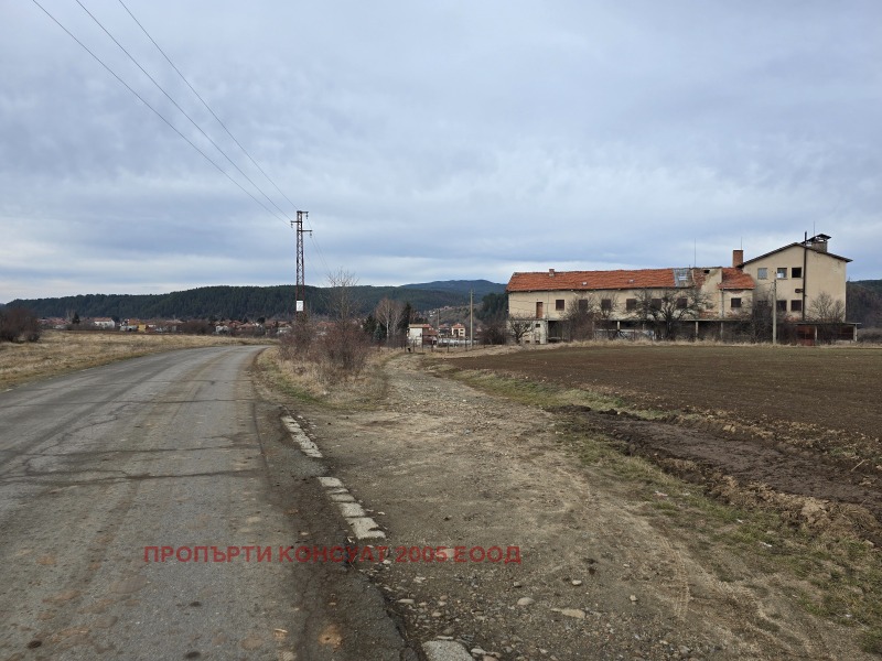 Продава САМОСТОЯТЕЛНА СГРАДА в област София, с. Широки дол - 736 кв.м / 250 000 € » 488 957.50 лв., ПРОПЪРТИ КОНСУЛТ 2005 ЕООД