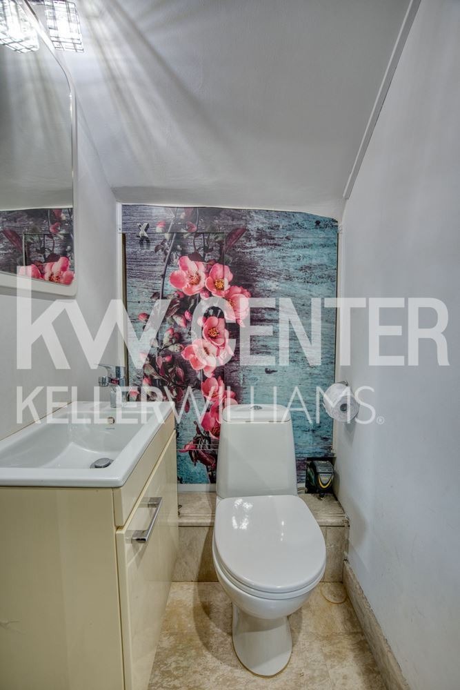 Продава КЪЩА, гр. София, м-т Детски град, снимка 4 - Къщи - 52089391