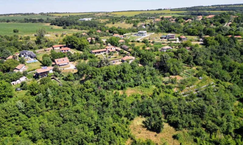 Продава ПАРЦЕЛ в област Велико Търново, с. Ветринци - 7300 кв.м / 75 000 € » 146 687.25 лв., СУПРИММО ОФИСИ В СТРАНАТА